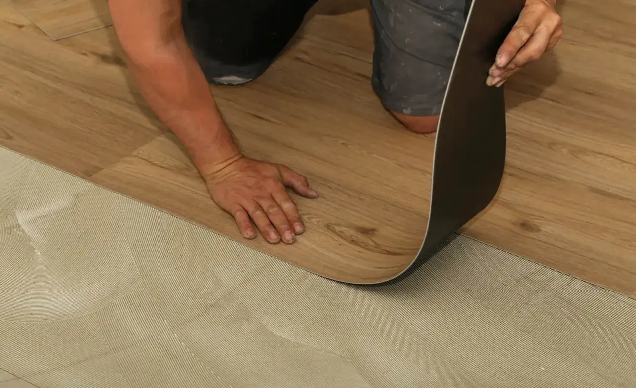 Laminat auf PVC verlegen - so klappt der Aufbau