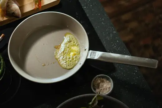Beschichtete Pfanne reinigen - sanft, gründlich, ohne Kratzer