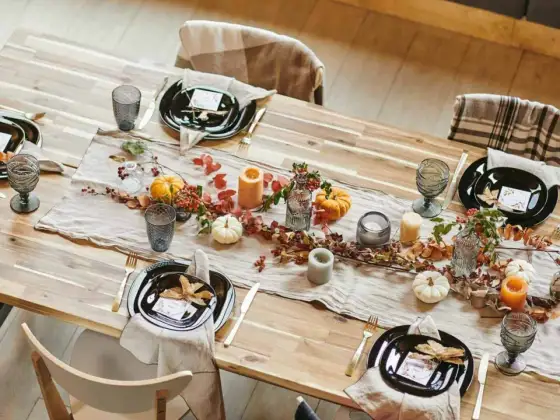 Herbstdeko, die ruhig wirkt - Ideen für Wohnzimmer und Tisch